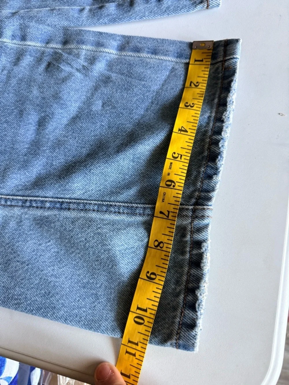 Future Collective Women's Mid-Rise Wide Leg Slouchy Jeans. Size 6